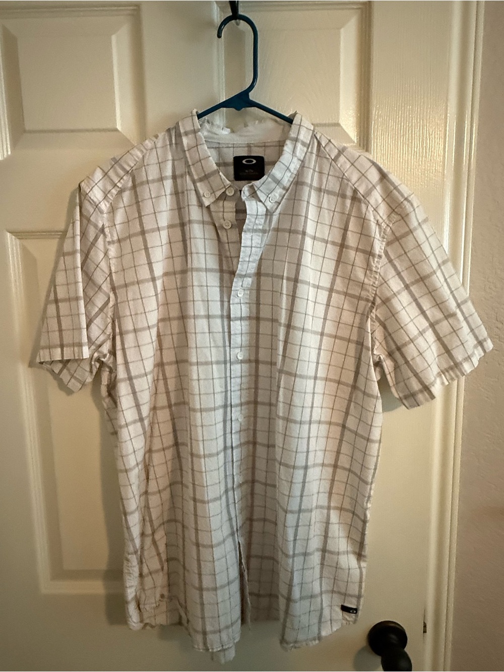 Oakley White and Gray Plaid Short Sleeve Button-Down Shirt